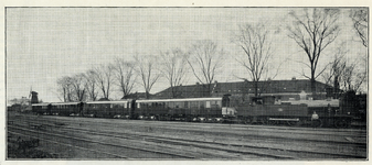 856201 Afbeelding van de nieuwe Koninklijke trein aangeboden door de H.S.M. en de M.E.S.S. aan koningin Wilhelmina ter ...